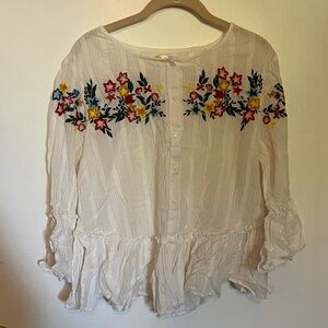 Chic White 100% cotton peplum top with Colorful Floral Embroidery